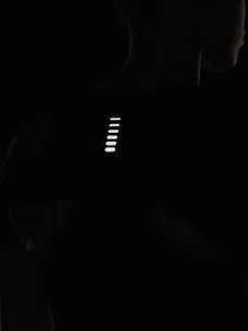 Dámské tričko Under Armour  IsoChill Run Laser Tee-BLK S