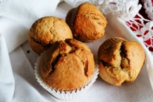 RECEPT: BANÁNOVÉ MUFFINY S ARAŠÍDOVÝM MÁSLEM