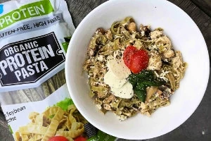 RECEPT: ORGANICKÉ PROTEINOVÉ TĚSTOVINY SE SÝREM, RAJČATY A ŽAMPIONY