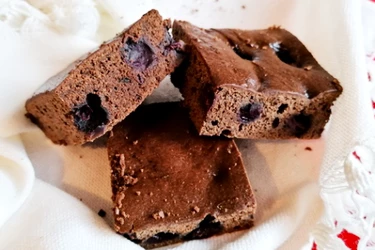 RECEPT: PROTEINOVÉ BROWNIES S BORŮVKAMI